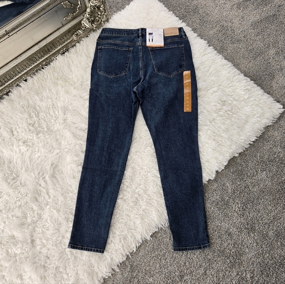 Seven7 Women's Skinny Jean. Color: Dark Wash. Size 12. New.Classic five-pocket - Picture 3 of 9